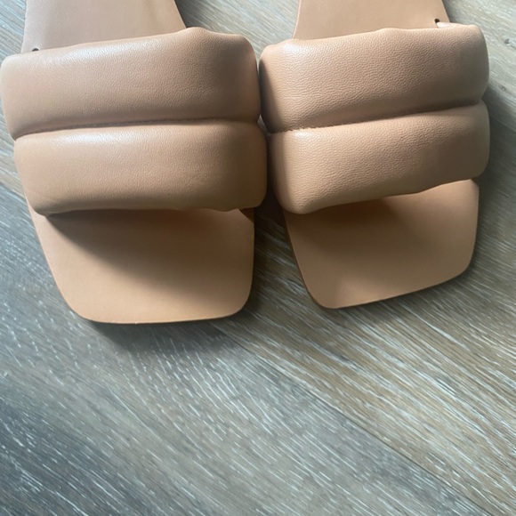 Marc Fisher Ralla neutral Leather Slides Sandals Flats slide Size 8.5 M - Picture 4 of 12